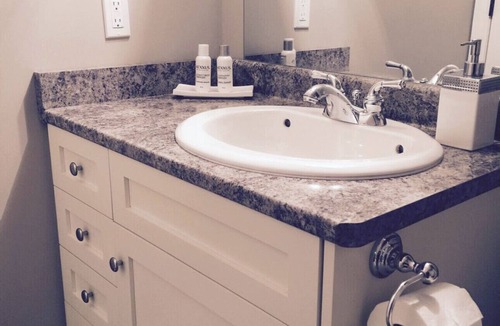 Comox House | On TheRock BnB ~ Modern Suite