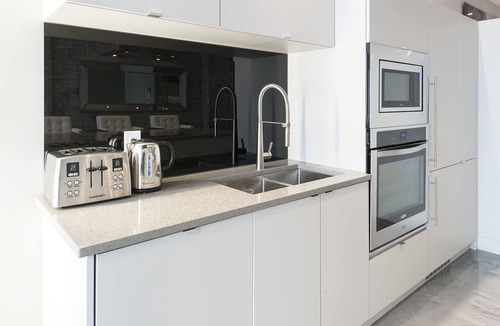 Milton Park Apartment | One-Bedroom Apartment