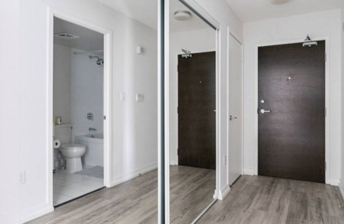 CityPlace Bed & Breakfast | One bedroom condo Downtown Toronto, best location near CN tower