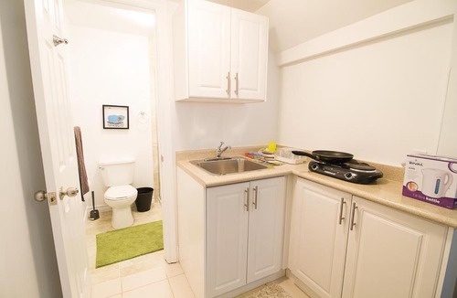 Kensington Market Apartment | One Bedroom Cozy apt near Kensington Market Unit 7 by Elevate Rooms