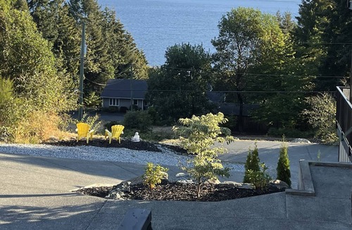 Cowichan Bay House | One Bedroom Ocean View home-5 min from beach