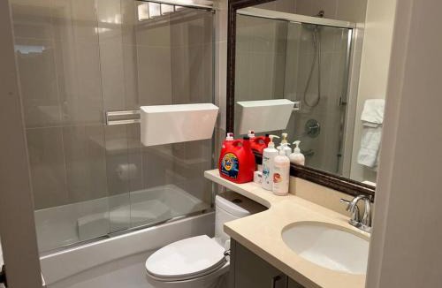 Arbutus Ridge House | One-bedroom Suite~Near downtown & UBC