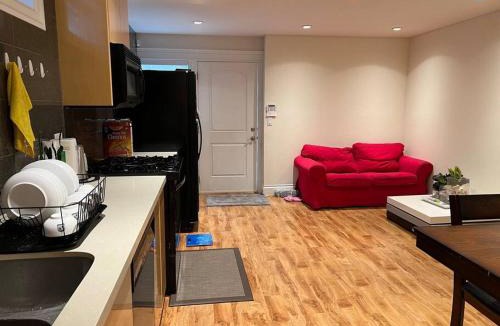 Arbutus Ridge House | One-bedroom Suite~Near downtown & UBC