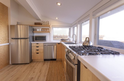 Pointe-du-Chene Cottage | One of a kind Beach House on Parlee Beach!nnSunday to Sunday only during summer.