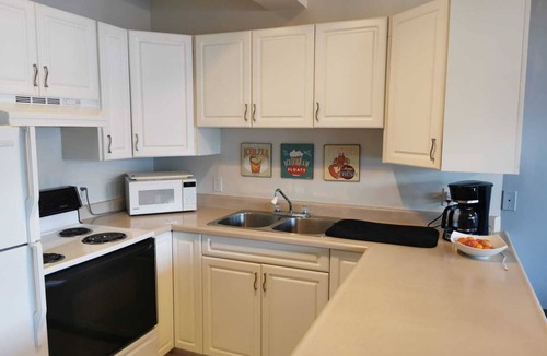 Blind Bay Condo | One Suite Getaway unit 5B. Lakefront 2 Bedroom in the Shuswap