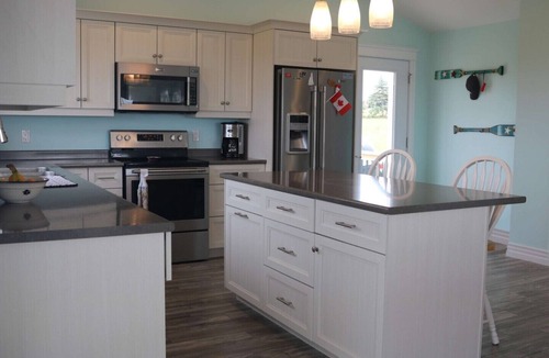 Clinton House | Open Concept 4 Bedroom Cottage Overlooking The Southwest River