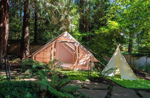West Vancouver Villa | Opulent Retreat Pool, Spa, Hot tub & Theater