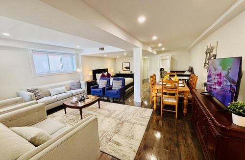 LaSalle Apartment | Opulent Studio - Semi Basement