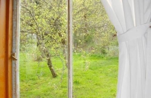 Salt Spring Island Cottage | Orchard Cabin - A Cozy Cabin in a Peaceful Orchard Close to Ganges.