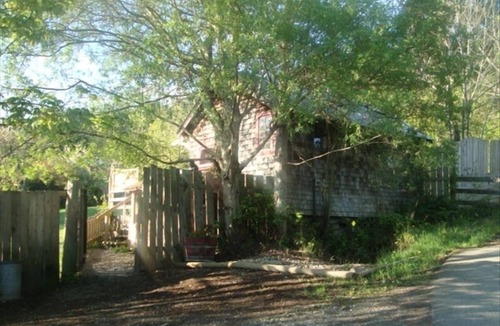 Salt Spring Island Cottage | Orchard Cabin - A Cozy Cabin in a Peaceful Orchard Close to Ganges.