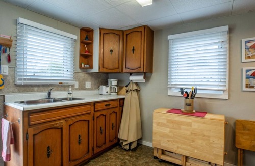 Sauble Beach Cottage | Orchid Bliss- Cute & cozy cottage by the beach