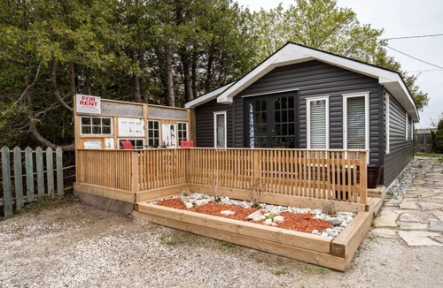 Sauble Beach Cottage | Orchid Bliss- Cute & cozy cottage by the beach