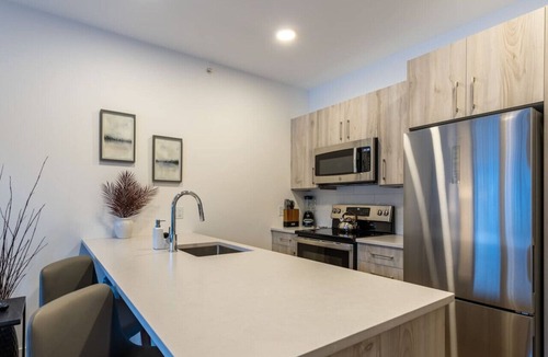 Golden Condo | OSO Summit Downtown Riverfront Condo