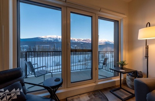 Golden Condo | OSO Summit Downtown Riverfront Condo