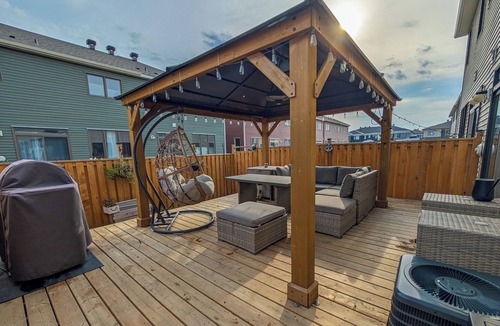 Ottawa Division House | OTTAWA/KANATA, next door to Canadian Tire Centre Arena & TANGER & 417 & COSTCO
