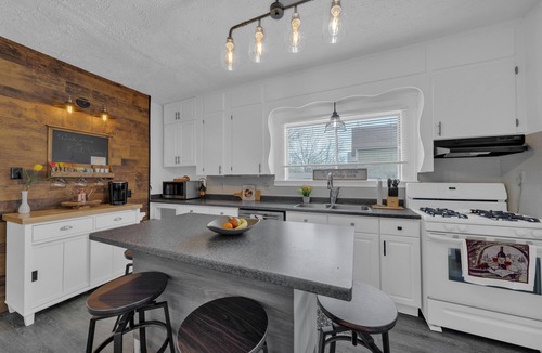Kingsville House | Our Casa is located in the quaint town of Kingsville. Come enjoy the scenery!