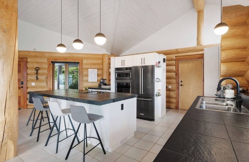 Okanagan-Similkameen House | Our Little Wine Farm - a luxurious vineyard estate with pool and lake views.