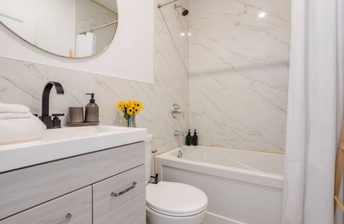 Gay Village Apartment | Outstanding 1BR |Downtown +steps to metro staion
