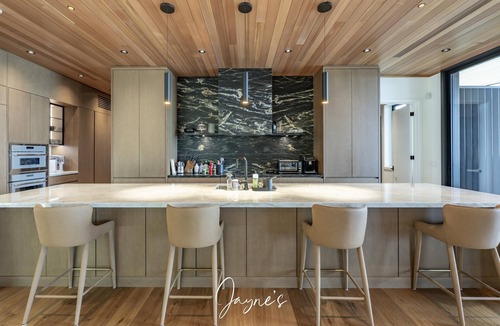 Muskoka Lakes Cottage | Outstanding 5 bed 6 bath cottage on Lake Joseph with Tennis Studio