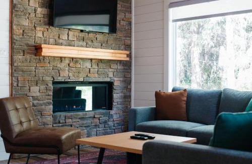 Jasper East Cabin | Overlander Mountain Lodge