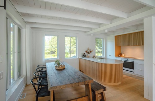 Huberdeau Ski Chalet | ōVive – Stunning River View, Design, Hot Tub & Tremblant