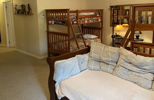 Owl's Head Ski Resort House | Owls Head End Unit With Beach Access