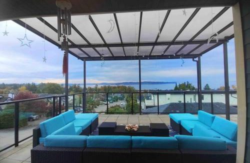 White Rock House | Panoramic Ocean view & Rose Garden Villa
