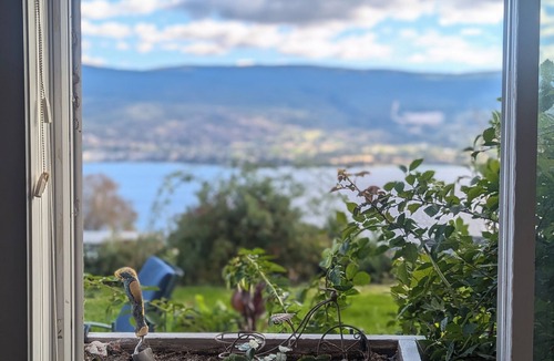 Okanagan-Similkameen Apartment | Panoramic Summerland Lake View Studio w/Hot Tub