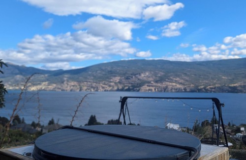 Okanagan-Similkameen Apartment | Panoramic Summerland Lake View Studio w/Hot Tub