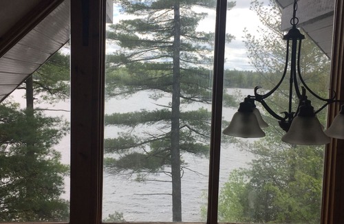 Algonquin Highlands Cottage | Panoramic Views of the Pristine Lake