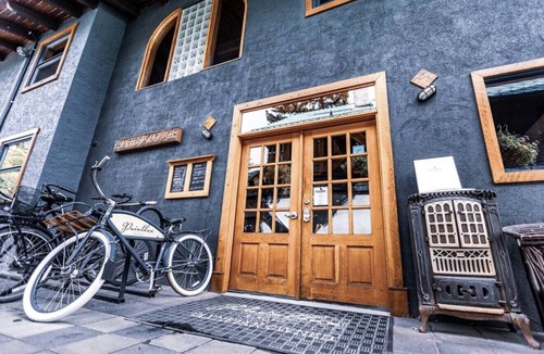 Town Centre Apartment | Pantbox Lodge · Paintbox Lodge~Sleeps 21~