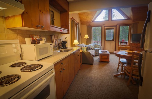 Lake Louise Cabin | Paradise Lodge & Bungalows
