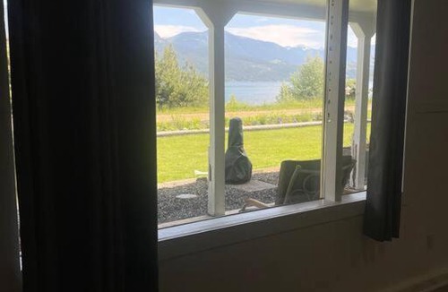 Ainsworth Hot Springs House | Paridisio (Paradise) in Ainsworth Hot Springs