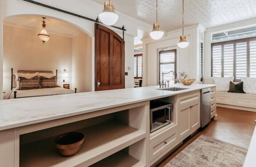 Yarmouth Apartment | Parisian Harbour: Elegance and luxury by the sean