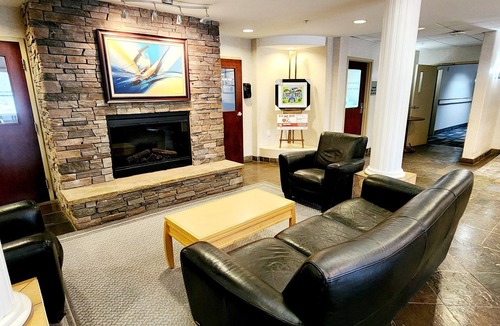 Red Deer Hotel | Park Hill Inn & Suites
