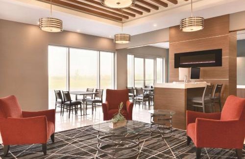 Brampton Hotel | Park Inn by Radisson Brampton, ON