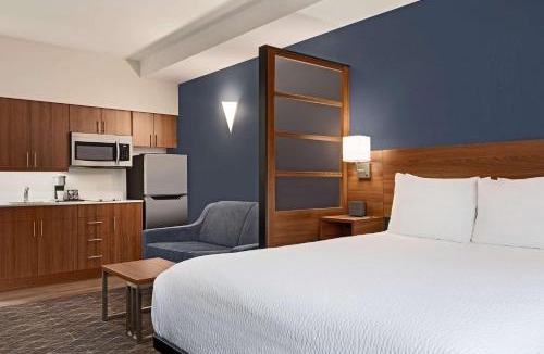 Rutland Hotel | Park Inn by Radisson, Kelowna