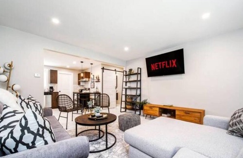 Northeast Edmonton House | Park Life Retreat - King Bed - Pet Friendly - Clean!