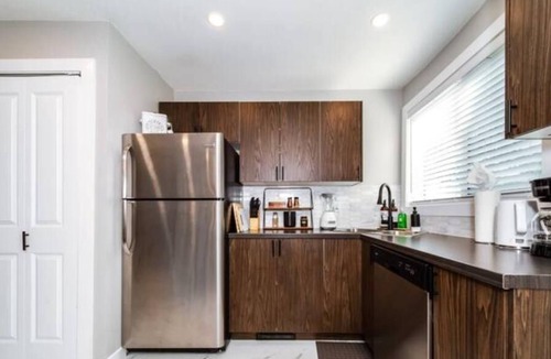 Northeast Edmonton House | Park Life Retreat - King Bed - Pet Friendly - Clean!