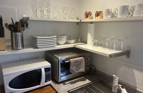 Burnaby Apartment | Park Side Getaway! Beautiful studio next to park.