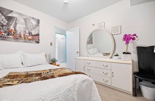 Riley Park-Little Mountain House | Parkside Charm/Minutes to Downtown/Steps to QE/Riley Park/Main St/Street Parking