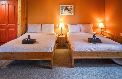 Parson Bed & Breakfast | Parson Cabins - Emerald Chalet