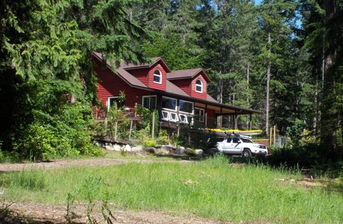 Quathiaski Cove House | Patio Suite at Kingfisher Pond Guesthouse