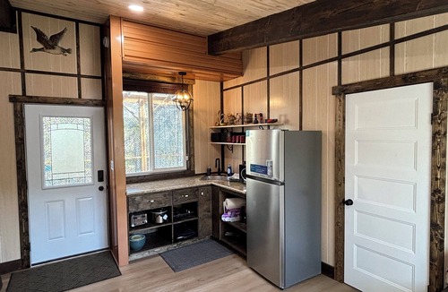 Mountain View Cabin | Payne Lake Wilderness Huts - Duck Blind
