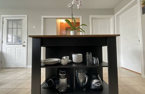 Bedford House | Peaceful apartment ☆ kitchen + WIFI + laundry + parking