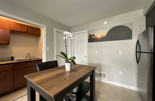 Bedford House | Peaceful apartment ☆ kitchen + WIFI + laundry + parking