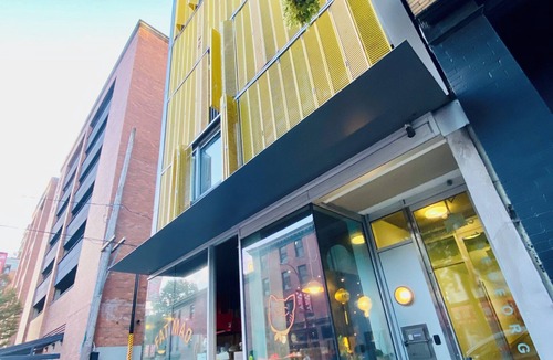 Chinatown Condo | Peaceful Artists Garden Loft in the heart of Vancouver Chinatown. Pet-Friendly!