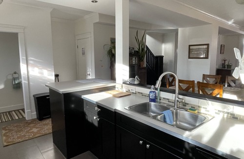 Ramsay House | Peaceful Historic 3 Bedroom hideaway, Walkable to Calgary's Greatest Attractions