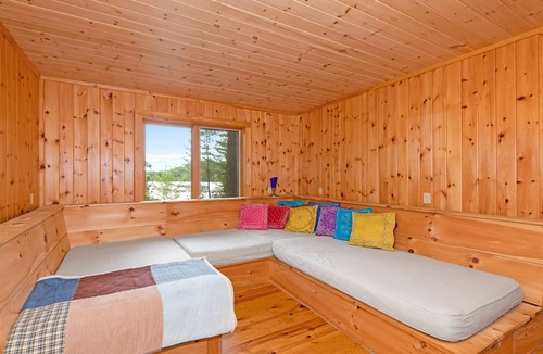 Baysville Cottage | Peaceful Landing