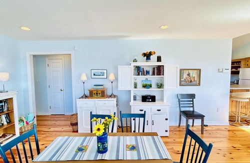 Clinton Cottage | Peaceful, Modern, 3 Bedroom Retreat with Gorgeous Views near Cavendish